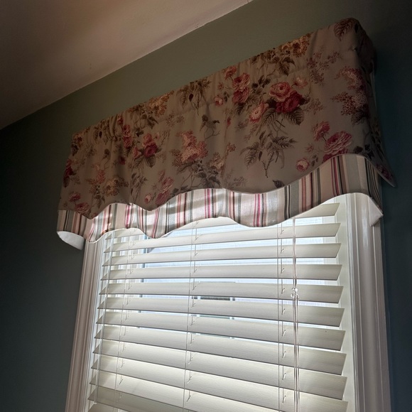 SOLD- Pair Double tier, fully lined valances - Picture 2 of 4